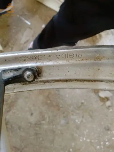 اطار الدراجة نارية