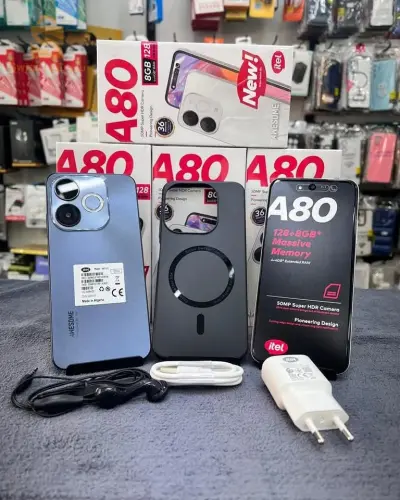 itel A80
4+4/128
بالتأكيد، إليك مواصفات هاتف itel A80:
????️الشاشة:
 ✅* حجم الشاشة: 6.7 بوصة
✅ * نوع الشاشة: IPS LCD
✅ * دقة الشاشة: 720 × 1600 بكسل
✅ * معدل التحديث: 120 هرتز
✅ * نسبة الأبعاد: 20:9
 ✅* كثافة البكسل: 262 بكسل لكل بوصة
 ✅* السطوع: 500 شمعة في المتر المربع (peak)
⚙️المعالج:
 ✅* Unisoc T603
 ✅* ثماني النواة (Octa-core)
 ✅* معمارية: 2x 1.8 GHz Cortex-A75 & 6x 1.6 GHz Cortex-A55
????الذاكرة:
✅ * ذاكرة وصول عشوائي (RAM): 4  جيجابايت (مع دعم ذاكرة RAM افتراضية تصل إلى 8 جيجابايت)
 ✅* ذاكرة تخزين داخلية: 128 جيجابايت
 ✅* دعم بطاقة microSD لتوسيع التخزين حتى 2 تيرابايت
????الكاميرا الخلفية:
???? * مزدوجة:
✅   * 50 ميجابكسل (الرئيسية)
 ✅  * عدسة إضافية (Auxiliary Lens)
 ✅* فلاش LED مزدوج
 ????* HDR (نطاق ديناميكي عالي)
???? * تصوير فيديو: 1080p بمعدل 30 إطارًا في الثانية
????الكاميرا الأمامية:
✅ * 8 ميجابكسل
✅ * تصوير فيديو: نعم
????البطارية:
✅ * السعة: 5000 مللي أمبير
✅ * شحن سلكي: 10 واط
???? * منفذ الشحن: USB Type-C
????نظام التشغيل:
 * Android 14 (Go edition) مع واجهة itel OS 14
الاتصال:
 * Wi-Fi
 * Bluetooth
 * GPS
 * USB Type-C 2.0
المستشعرات:
 * مستشعر بصمة الإصبع (مثبت على الجانب)
 * مقياس التسارع
 * بوصلة
 * مستشعر تقارب
 * مستشعر الإضاءة
أخرى:
 * شريحتين SIM
 * سماعة رأس 3.5 ملم
 * ألوان متوفرة: Sandstone Black، Glacier White، Wave Blue
 * الأبعاد: 8.5 ملم (سُمك)
السعر في الجزائر:
يختلف السعر حسب المتجر والذاكرة، ولكن بشكل عام، يمكن أن تجده في حدود 19,900 دينار جزائري لنسخة 4GB RAM و 128GB تخزين. قد تجد عروضًا بأسعار مختلفة.
ميزات أخرى:
 * شاشة كبيرة تدعم معدل تحديث 120 هرتز لتجربة مشاهدة سلسة.
 * كاميرا خلفية بدقة 50 ميجابكسل مع وضع HDR للحصول على صور واضحة وملونة.
 * بطارية كبيرة بسعة 5000 مللي أمبير تدوم طويلاً.
 * ذاكرة RAM قابلة للتوسيع (افتراضيًا) لتحسين أداء المهام المتعددة.
 * تصميم عصري مع شاشة بثقب للكاميرا الأمامية.
 * نظام تشغيل Android 14 Go Edition الذي يوفر تجربة استخدام سلسة وخفيفة.
 * مستشعر بصمة الإصبع مدمج في زر الطاقة لفتح سريع وآمن.
آمل أن تكون هذه المعلومات مفيدة