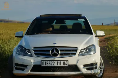 Mercedes 200 - 300 2011 4 OUM EL BOUAGHI