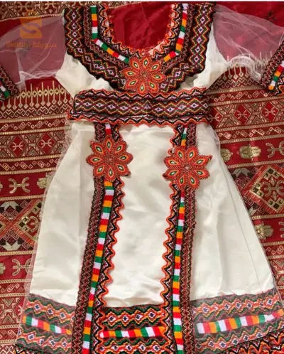 قمصان وبلوزات 
