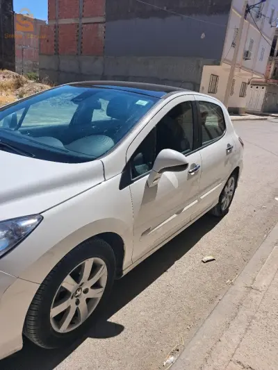 Peugeot 308 2014 4 OUM EL BOUAGHI