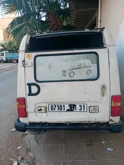 رينو R 4 1981 31 وهران