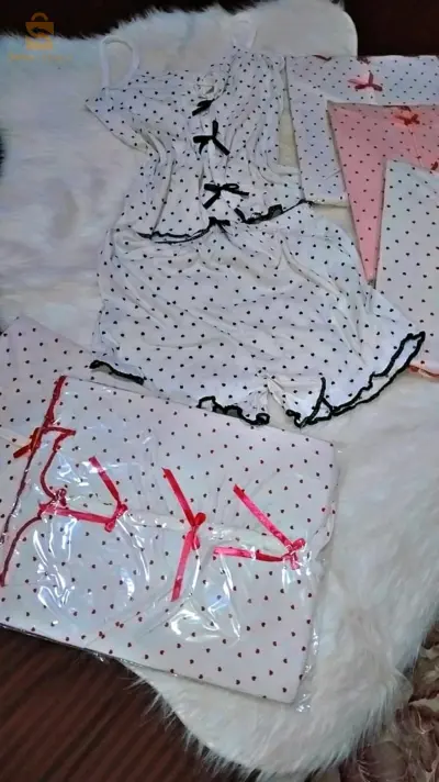 Vêtements de détente et vêtements de nuit 