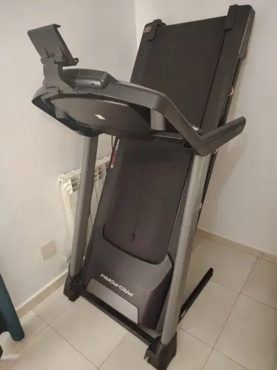 أعرض للبيع جهاز للركض من العلامة الأمريكية بروفورم 600i ويتميز بالخصائص التالية : يتحمل وزن الى غاية 150 كلغ عدد السرعات 20 عدد الانحناءات 12 السعر : 10 مليون سنتيم (قابلة للتفاوض)