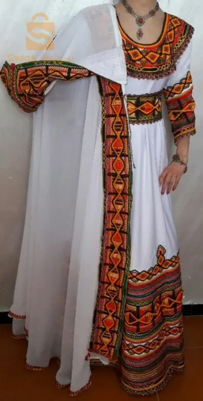 فساتين 