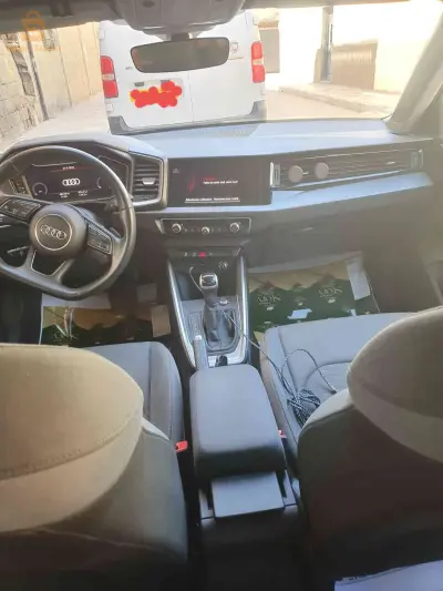 اودي A1 2023 2 شلف