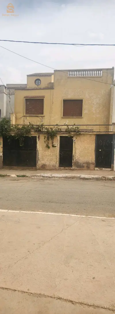 للبيع فلل سكنية عدد الغرف7 31 وهران