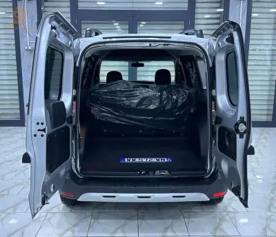 رينو Kangoo 2025 5 باتنة