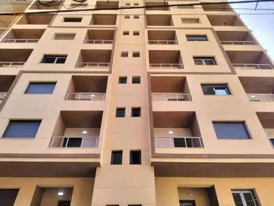 للبيع شقق سكنية عدد الغرف4 31 وهران