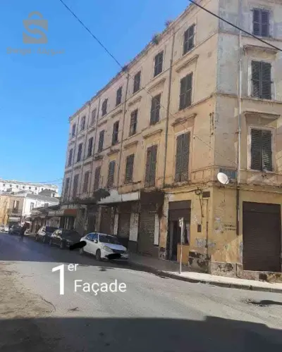 للبيع عمارات عدد الغرف 31 وهران
