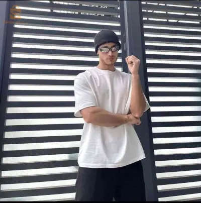 T-shirt over size