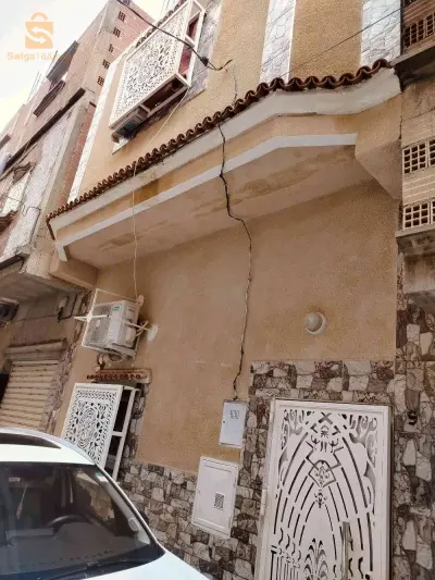 منزل 60م بسكرة حي المنشي 
قريب من كل المرافق