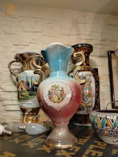 paire de vases en porcelaine saint galante