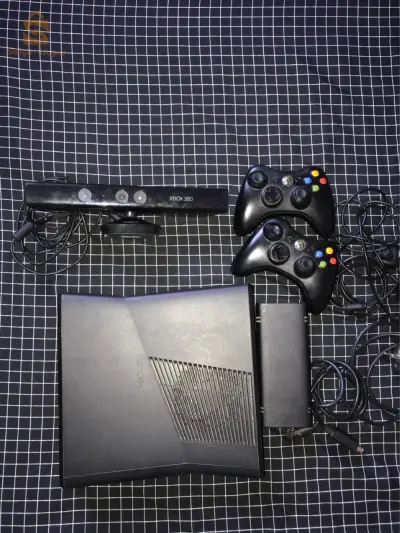 xbox 360 slim glitché flashé vrai n9iya avec les accessoires les infos rahom gae f description