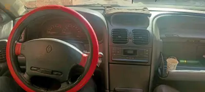 رينو Laguna 1994 45 النعامة