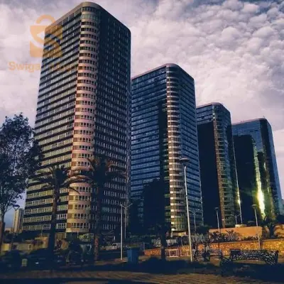 Disponible appartement à mobilar Oran Type F4 de 178m2, la Tour C au 14eme étage avec ascenseur et box place parking sous sol