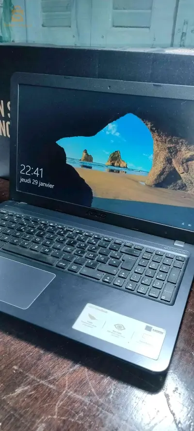 Asus i3 7Gen