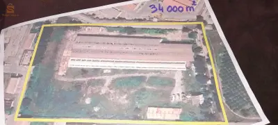 et consiste de 3 engage en charpente métallique plus une cantine + 2 magasins en charpente métallique plus un bloc administratif