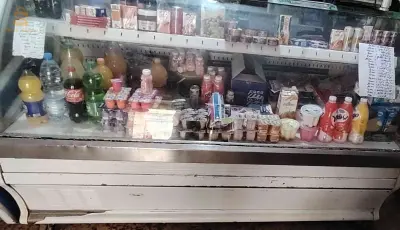 2 frigo comptoir
1/. 2 mètre
2/. 1.5 mètre
3/ conjulateur freeze 1.50m