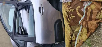 صالون و الهيكل الخارجي للسيارة 4 أبواب و مقاعد أمامي و خلفية ...capo w la male