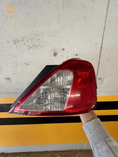 feu arrière nissan sunny n17 2014,coté droite