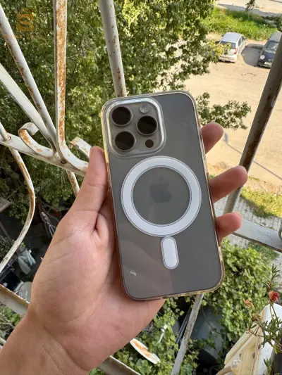 iphone 15 pro avec boîte 
batterie 82
stok 128
produit canadien