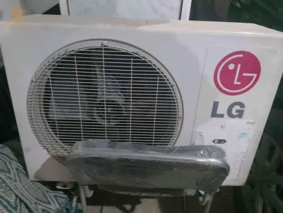 climatiseur très bon état mais il lui manque une pièce au compresseur qui coûte dix sept mille dinars