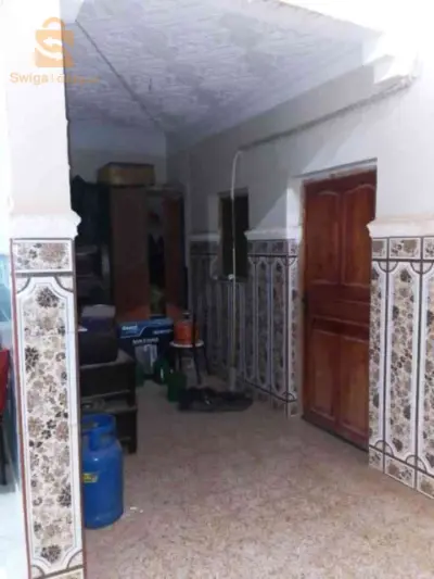 منزل بطابقين وسطح للبيع