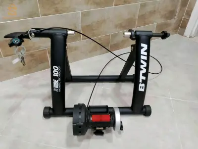 homme trainer vélo