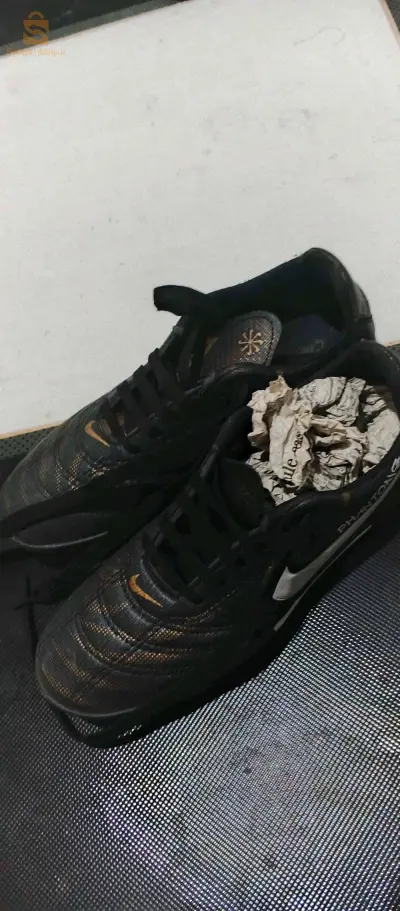 بيع حذاء رياضي