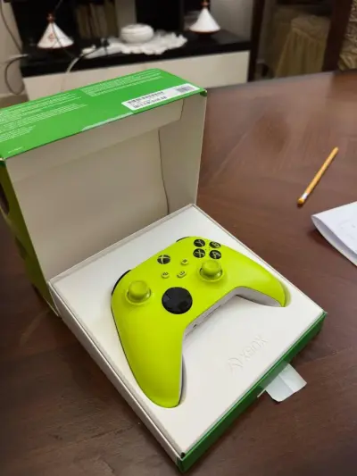 manette xbox series s/x electric volt jamais utilisé
